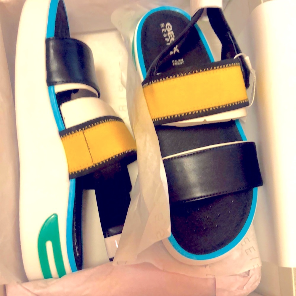 NWT Goex sandals size 8